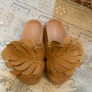 Farm Rio Monstera Slide Sandal size 7